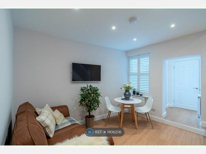 4 Bedroom End Of Terrace House To Rent In Caledonian Road, Bath, BA2
