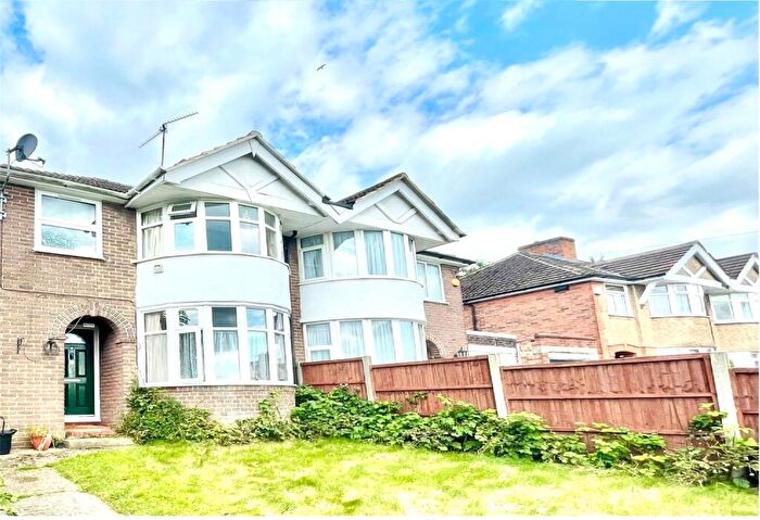 3 Bedroom Semi Detached House To Rent In Barnsdale Road, Reading, Berkshire, RG2