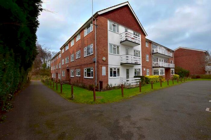 1 Bedroom Property To Rent In Lovelace Gardens, Surbiton, KT6