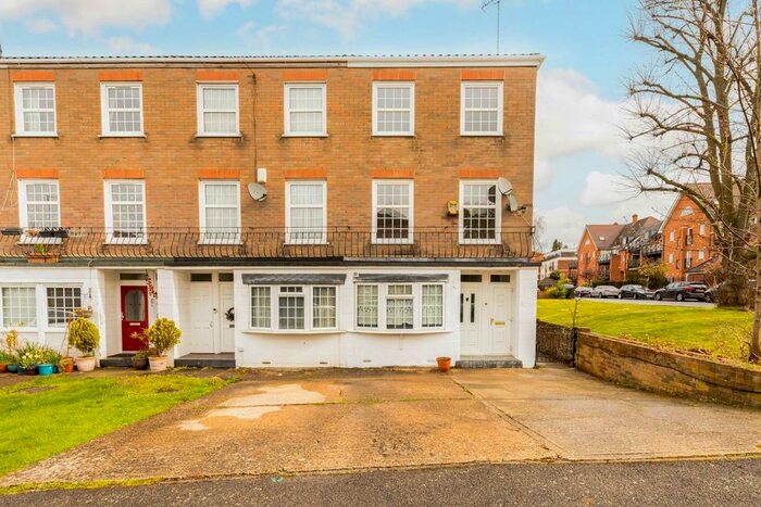 5 Bedroom Property To Rent In Guildown Avenue, London, N12