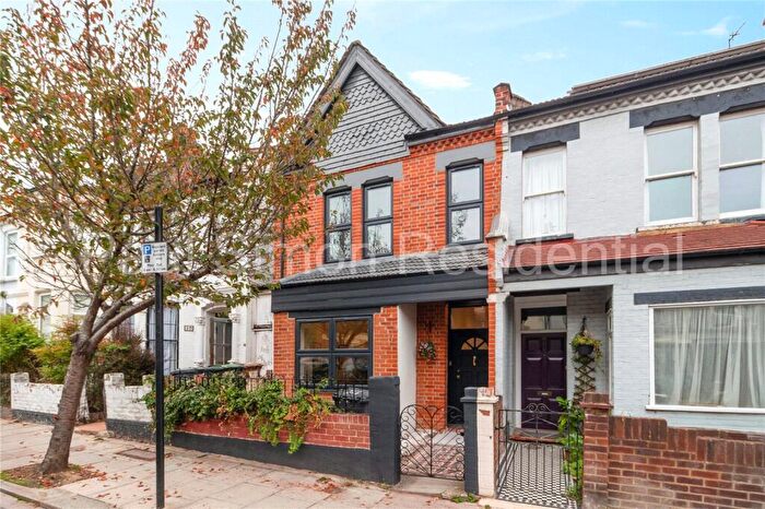 3 Bedroom End Of Terrace House For Sale In Umfreville Road, Harringay, London, N4
