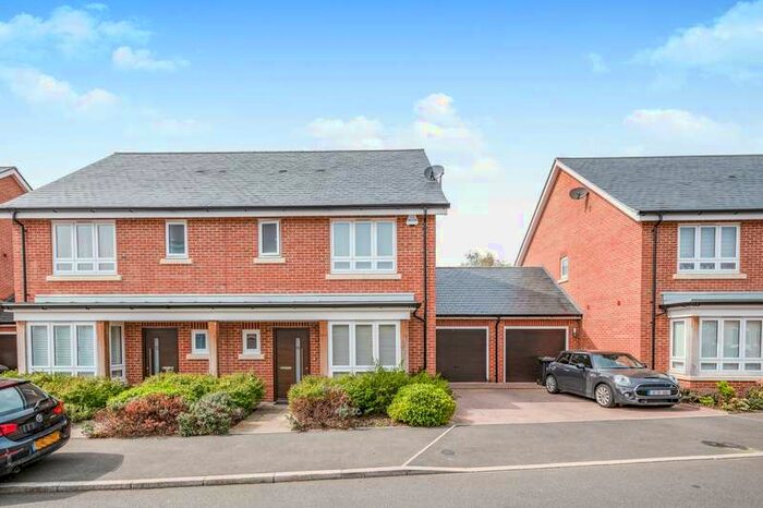 3 Bedroom Semi-Detached House To Rent In Teaseltun Fleet, GU51