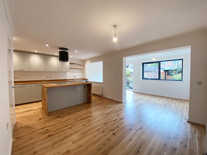 4 Bedroom Terraced House For Sale In Lingwood Close, Southampton, SO16