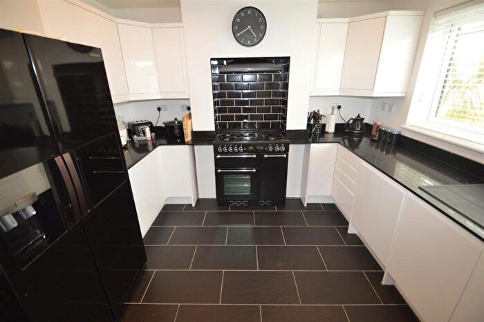 4 Bedroom Property To Rent In Cherrydown Avenue, London, E4