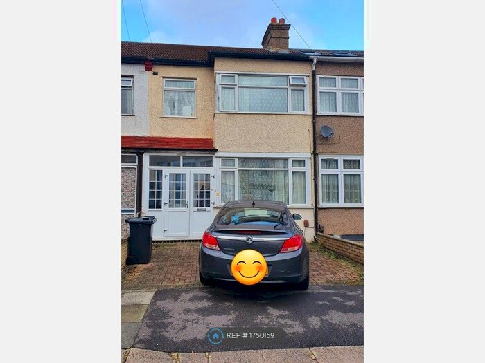 3 Bedroom Terraced House To Rent In London, London, IG2