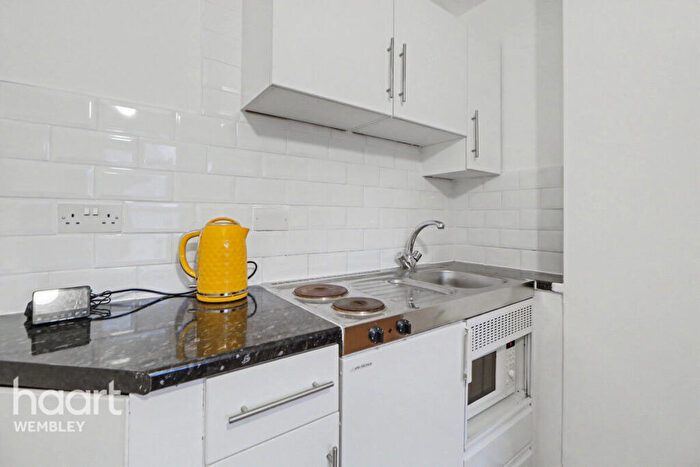 Studio For Sale In Buxton Road, London, NW2