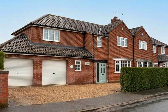 3 Bedroom Semi-Detached House For Sale In 7 Middlecave Drive, Malton, North Yorkshire, YO17