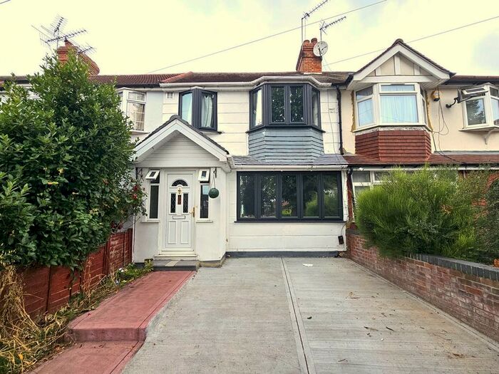 3 Bedroom Property To Rent In Empire Road, Perivale, Greenford, UB6