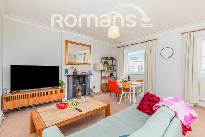 2 Bedroom Apartment To Rent In Royal York Crescent, BS8