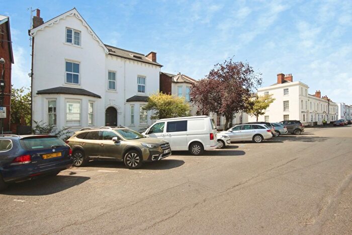 2 Bedroom Flat For Sale In Russell Terrace, Leamington Spa, Warwickshire, CV31