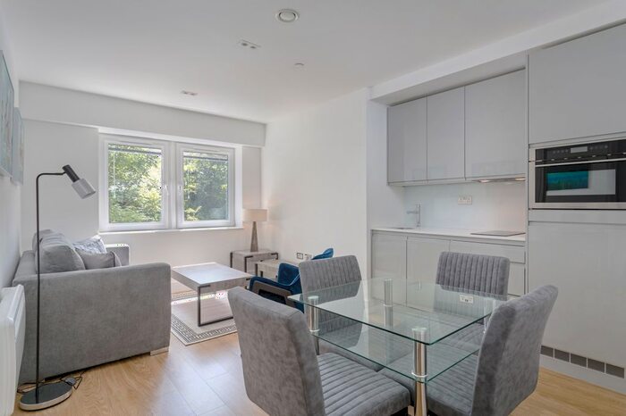 1 Bedroom Flat To Rent In Pinnacle House, Home Park Mill Link, Kings Langley, Hertfordshire, WD4