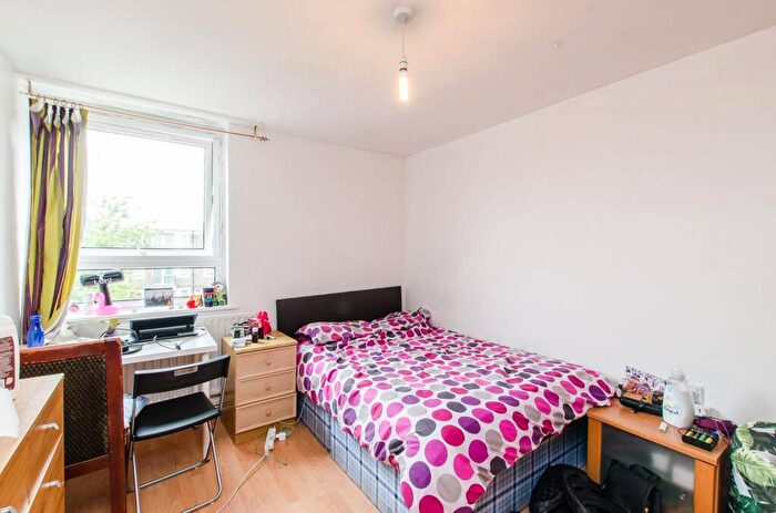 3 Bedroom Flat For Sale In Spey Street, Poplar, London, E14