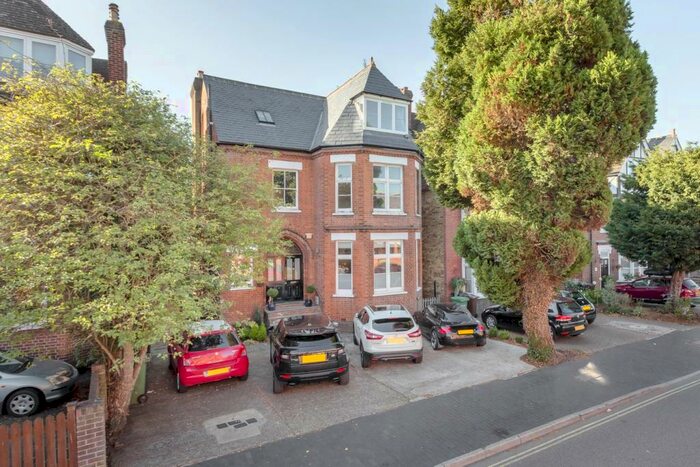 2 Bedroom Apartment To Rent In Beaconsfield Road, St Albans, AL1