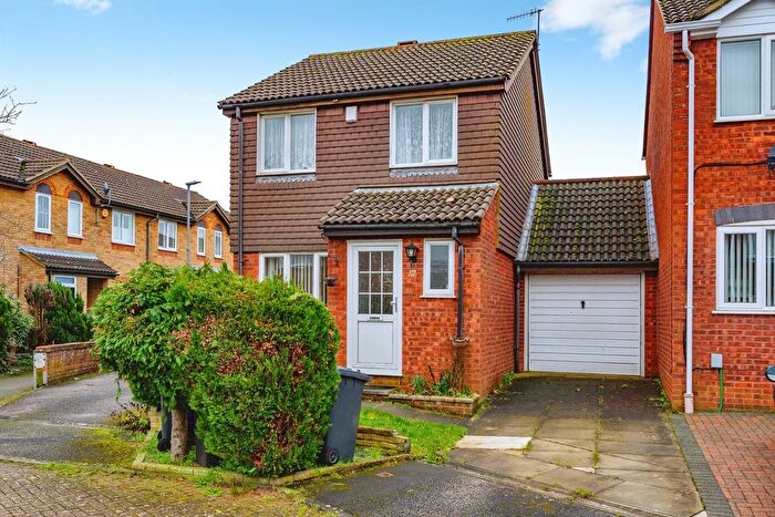 3 Bedroom Detached House For Sale In Temple Close, Luton, LU2