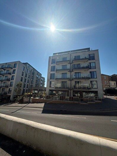 2 Bedroom Flat To Rent In Beacon Road, BH2