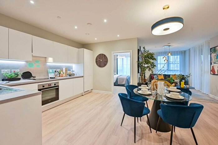2 Bedroom Flat For Sale In Bermondsey Heights, South Bermondsey, SE15