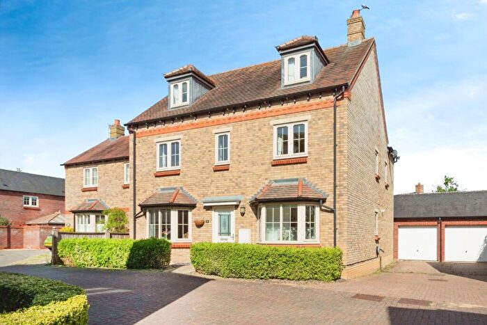 5 Bedroom Detached House For Sale In Home Farm Close, Deanshanger, Buckinghamshire, MK19