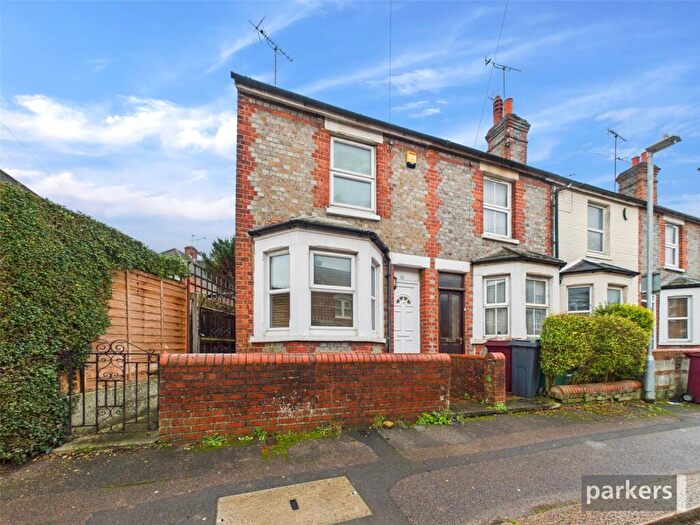 3 Bedroom End Of Terrace House For Sale In Brighton Road, Reading, Berkshire, RG6