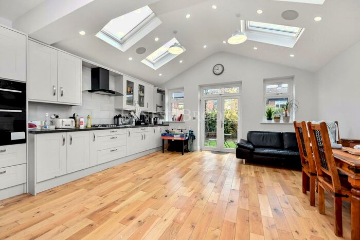 6 Bedroom Terraced House To Rent In Jewel Road, Walthamstow, E17