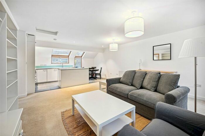 2 Bedroom Flat To Rent In Alfred Place, London, WC1E