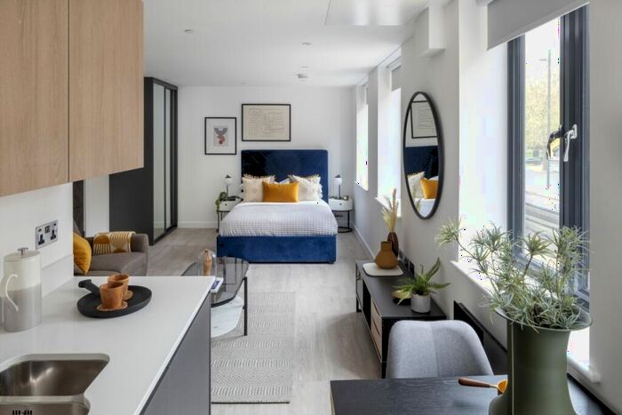 Flat To Rent In Romford Road London, E15