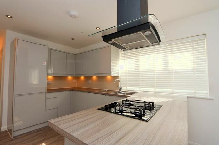 2 Bedroom Ground Flat To Rent In High Street, Epping, CM16