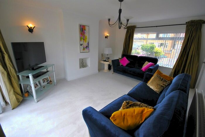 2 Bedroom Detached Bungalow For Sale In Edgehill Road, DN2