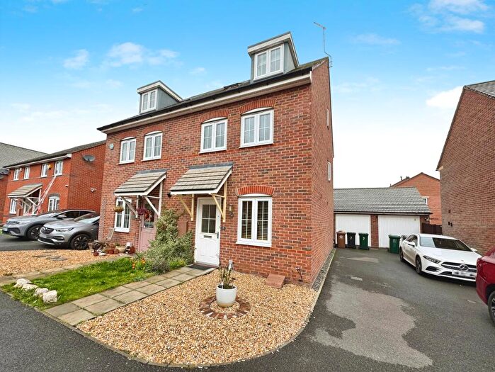 3 Bedroom Semi Detached House For Sale In Nottingham Close, Swadlincote, Derbyshire, DE11