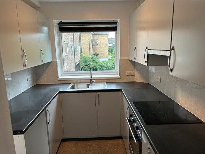 1 Bedroom Flat For Sale In Chase Road, Oakwood, N14