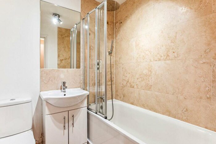 2 Bedroom Flat For Sale In Falcon Road, Battersea, SW11