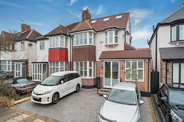 4 Bedroom Semi Detached House For Sale In Burleigh Gardens, Southgate, N14