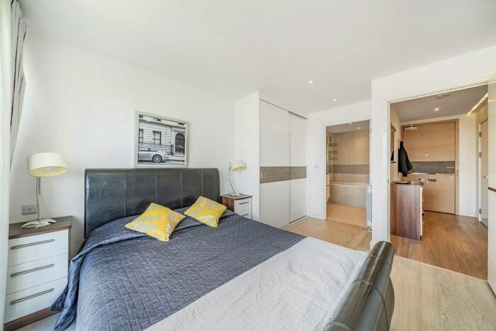 2 Bedroom Flat For Sale In Seafarer Way, Surrey Quays, SE16