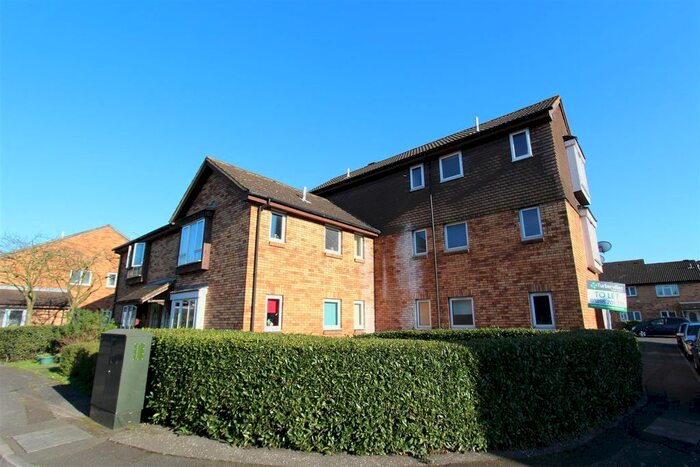 Studio To Rent In Hindhead Close, Uxbridge, UB8