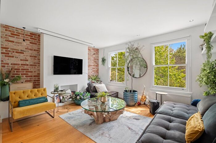 3 Bedroom Flat To Rent In Bramber Road, Barons Court, W14