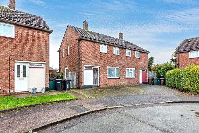 2 Bedroom Property For Sale In Rickyard Close, Luton, Bedfordshire, LU2
