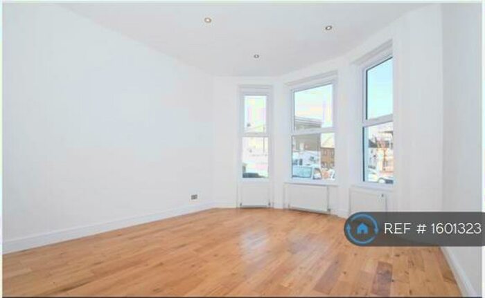 2 Bedroom Flat To Rent In Lee, London, SE12