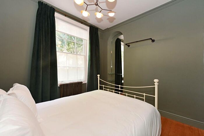 2 Bedroom Flat To Rent In Trinity Street, Borough, London, SE1