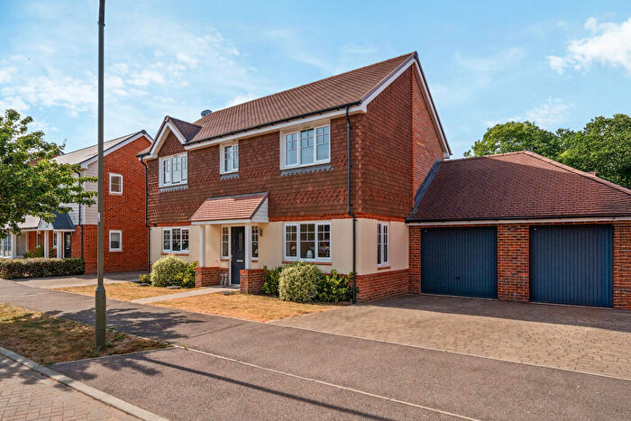 4 Bedroom Detached House For Sale In Marjoram Avenue, Cranleigh, Surrey, GU6
