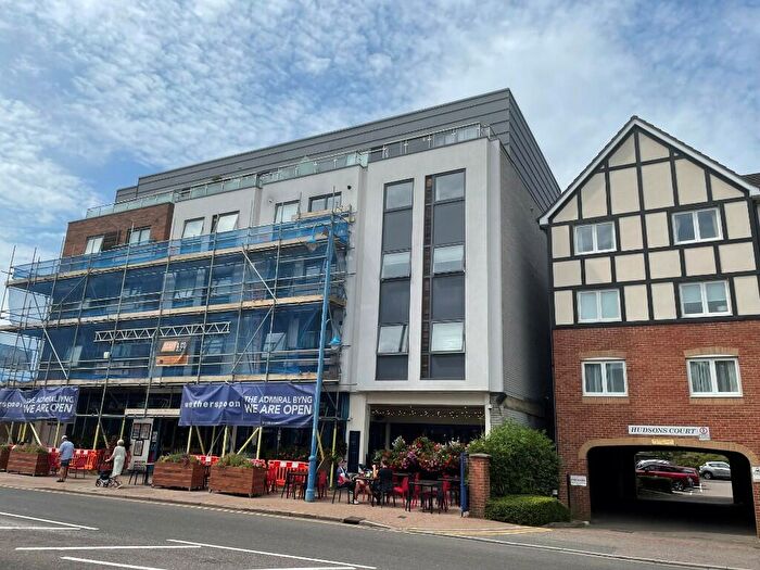 2 Bedroom Apartment To Rent In Darkes Lane, Potters Bar, Hertfordshire, EN6