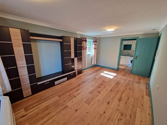 2 Bedroom Flat To Rent In Hardwicke Place, St. Albans, AL2