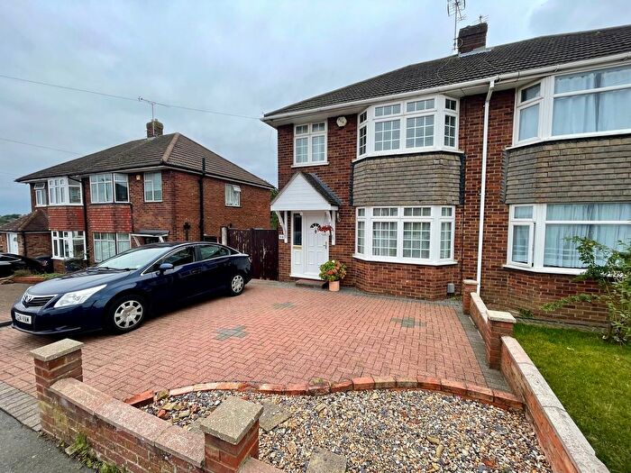 3 Bedroom Property To Rent In Devon Road, Luton, LU2