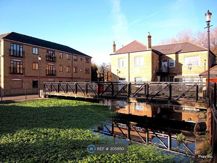 2 Bedroom Flat To Rent In Island House, Morden, SM4
