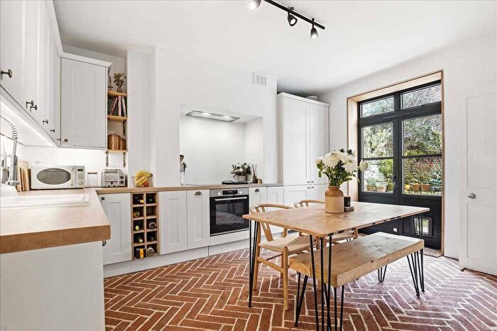 1 Bedroom Flat For Sale In Montpelier Grove, London, NW5