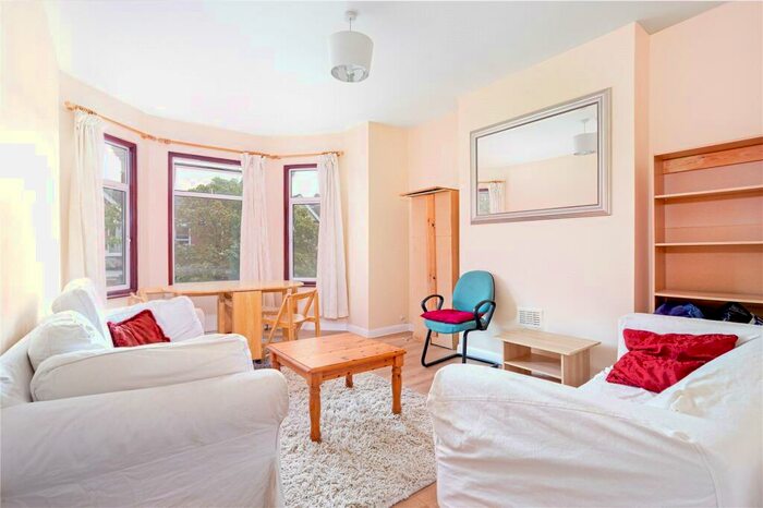 3 Bedroom Apartment To Rent In Chandos Road, London, NW2