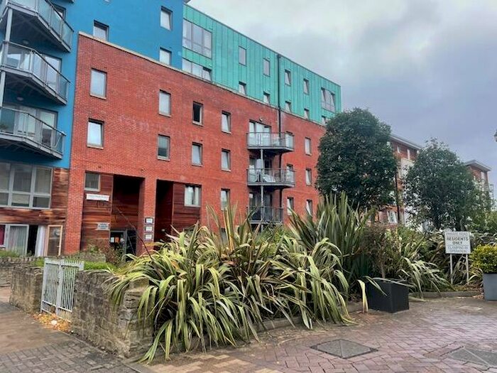 2 Bedroom Flat To Rent In Sweetman Place, Bristol, BS2