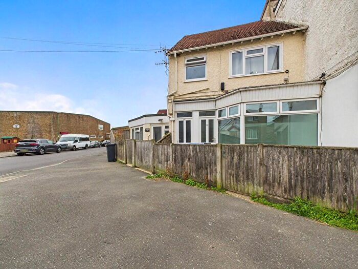 1 Bedroom Flat To Rent In St. Aubyns Road, Portslade, BN41