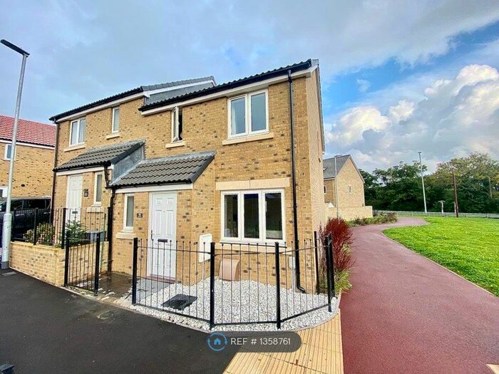 3 Bedroom Semi-Detached House To Rent In Lapwing Close, Houndstone, Yeovil, BA22