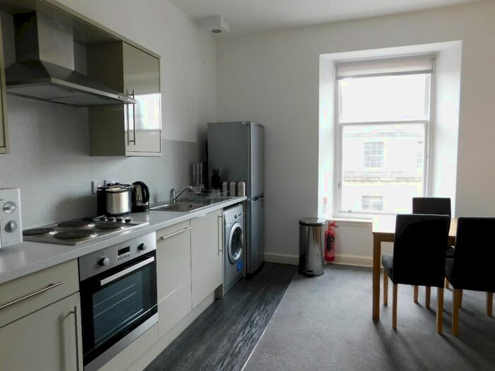 2 Bedroom Flat To Rent In Port Street, Stirling Town, Stirling, FK8