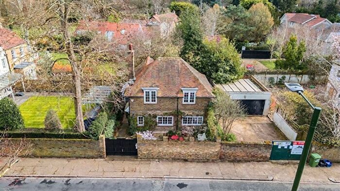2 Bedroom Cottage For Sale In Upper Ham Road, Richmond, TW10