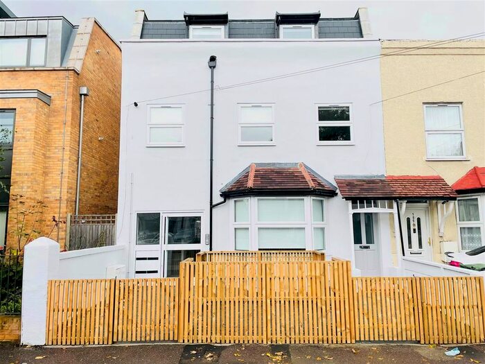 1 Bedroom Property To Rent In Vicarage Road, London, E10